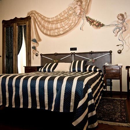 Hotel Regina Pinerolo Buitenkant foto